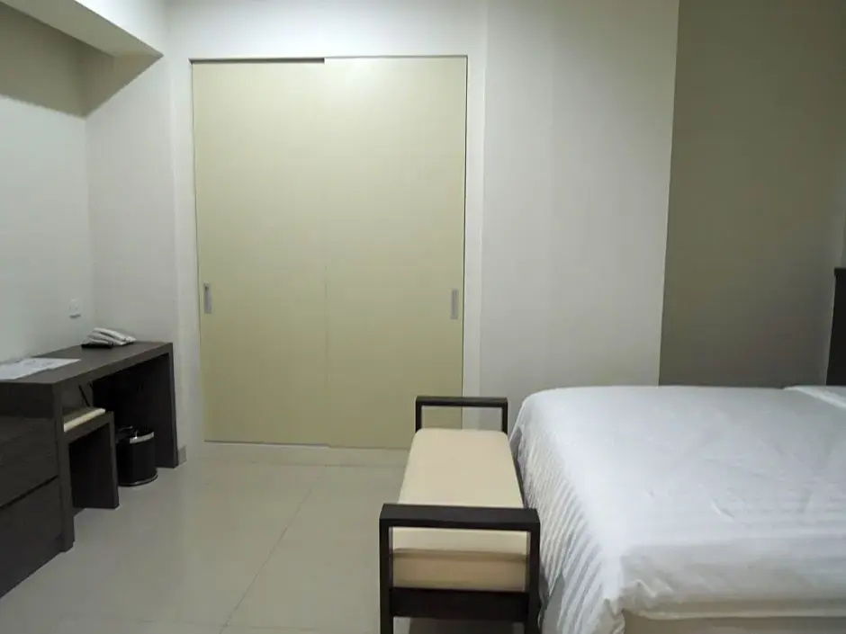 Deluxe Double room (full double bed)