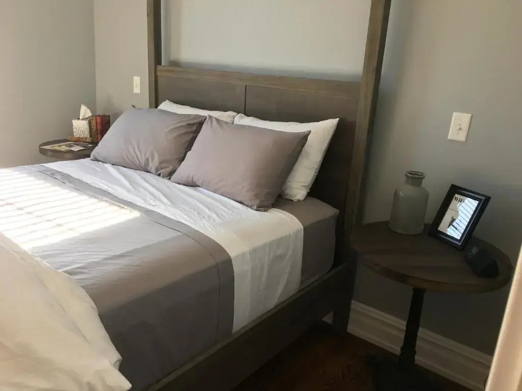 Double Suite (full double bed)