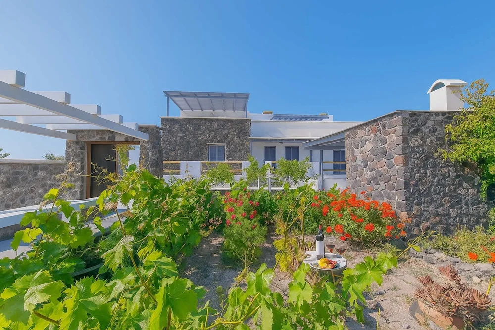 Golden Sunrise Suites - Santorini Superior Suite