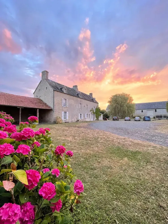 Voir la photo 1 — Ferme fortifiée d Enguenard
