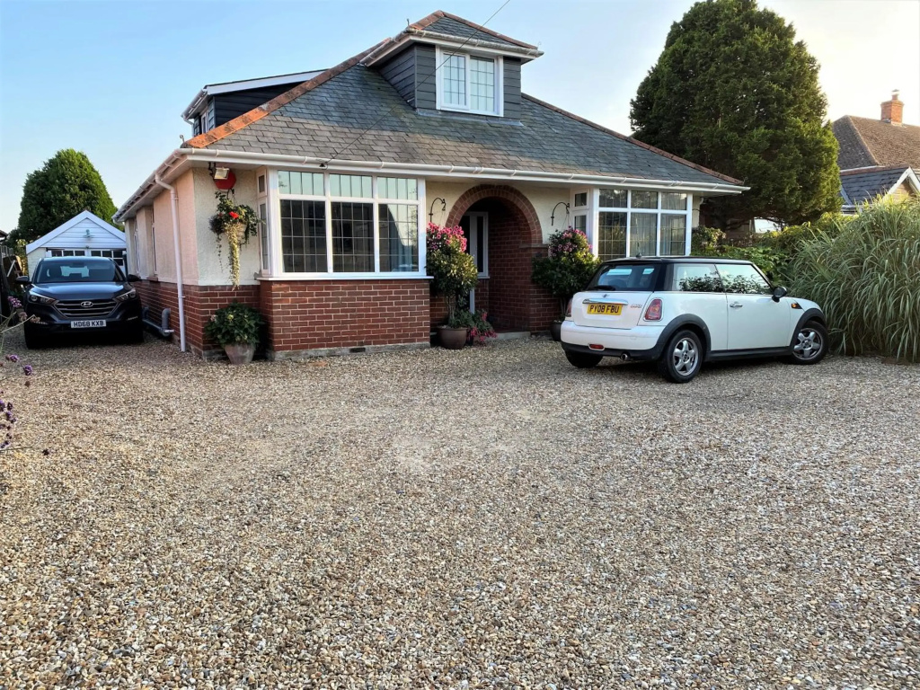 Cliftonville, Coast & Forest Homestay, en-suite room TV fridge microwave