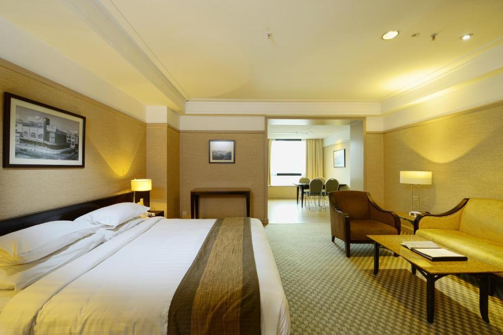 Pacific Regency Hotel Suites