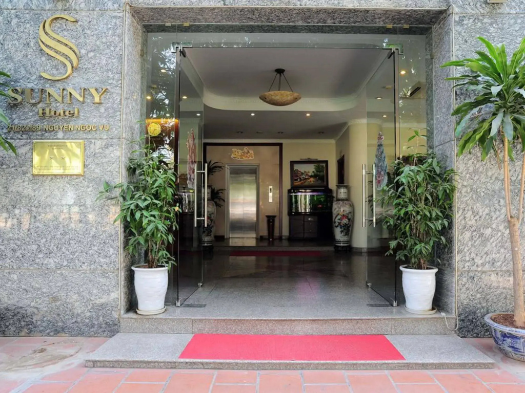 Sunny Hotel 2