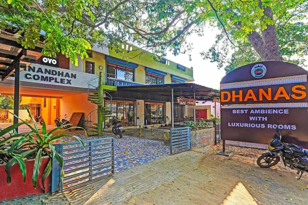 Oyo 822990 Dhanas Best Ambience