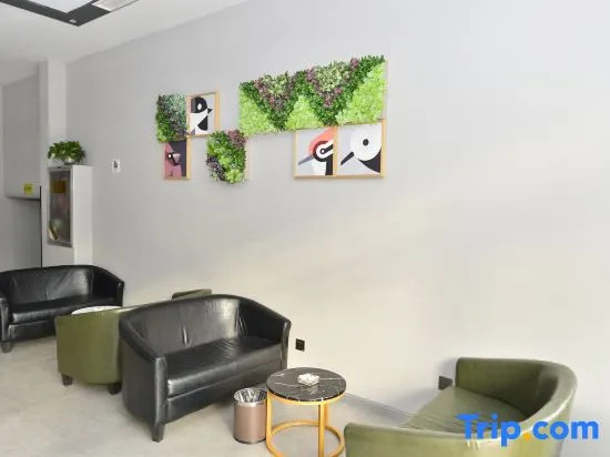 Yijia Hotel (Urban Management Vocational School Changsha Road)
