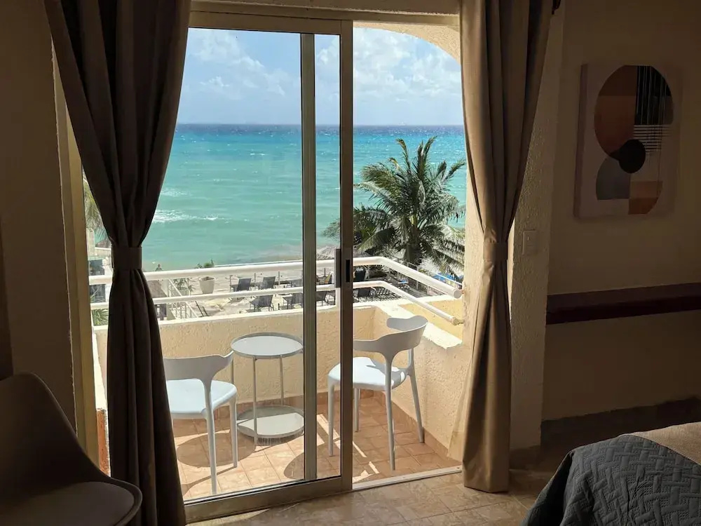 Deluxe room with partial sea view
