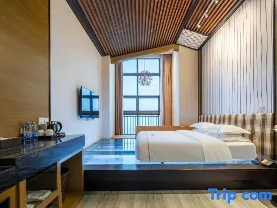 Standard Double room with river view (full double bed)