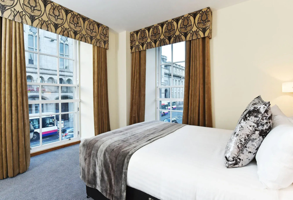 Royal Athenaeum Suites: фото 4
