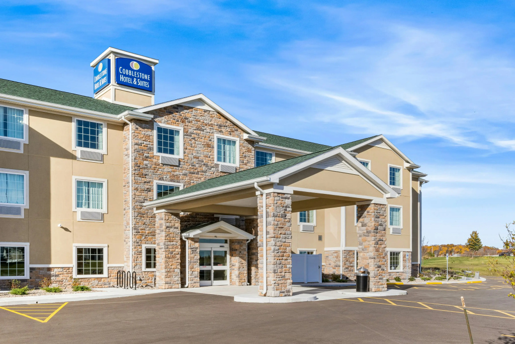 Cobblestone Hotel & Suites - Denmark/Green Bay