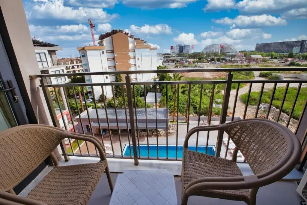 Suite with pool view