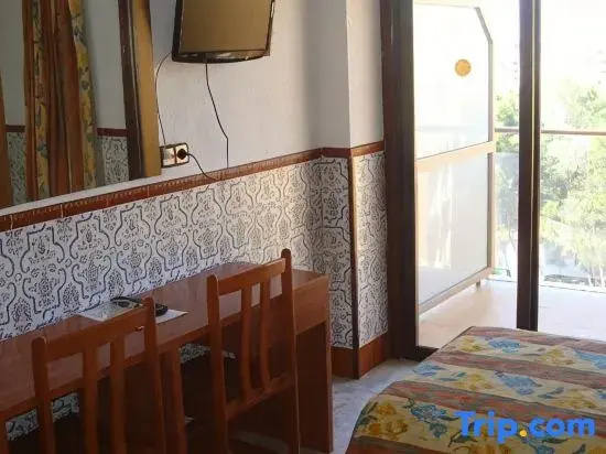 Standard Triple room with sea view
