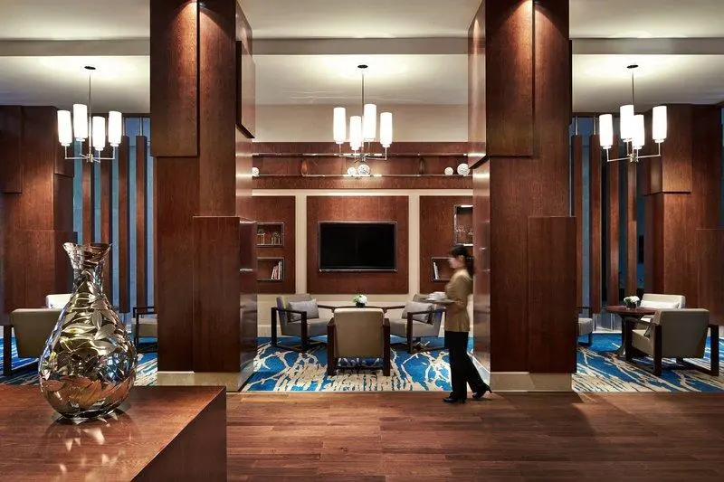 豪華四人房，設有露台及雙人床