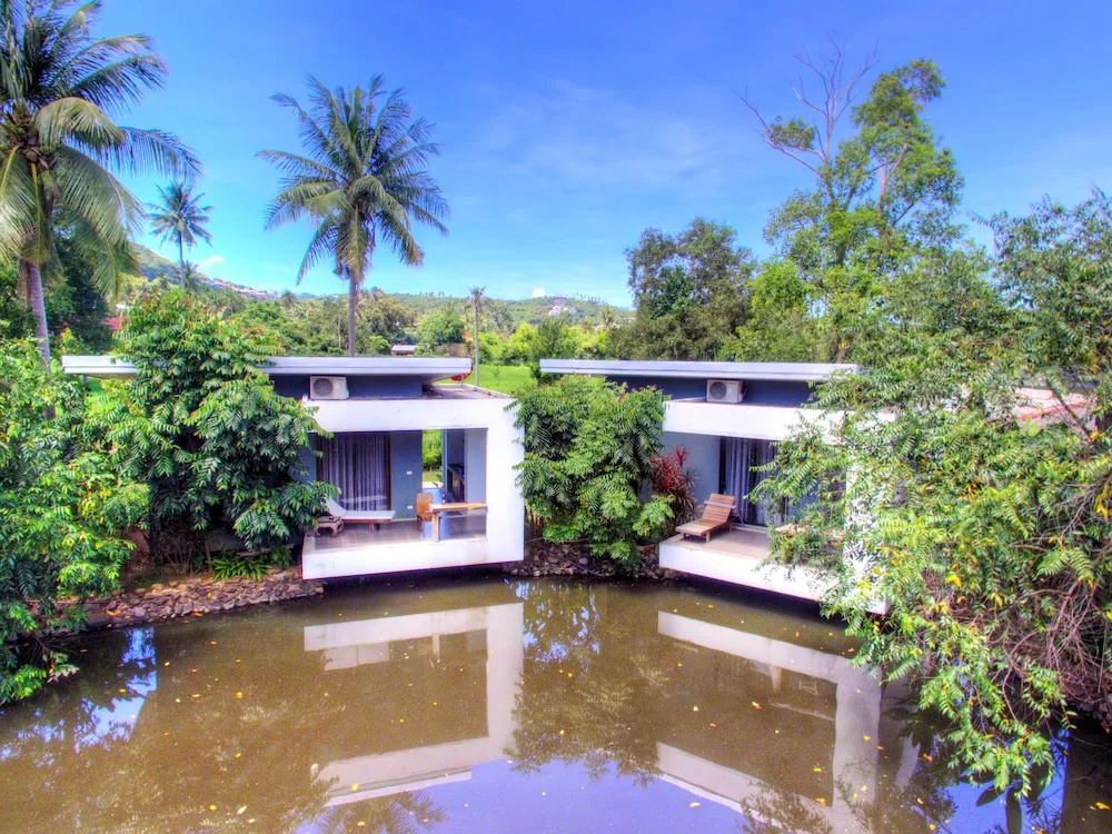 Sunny Resort Lake House