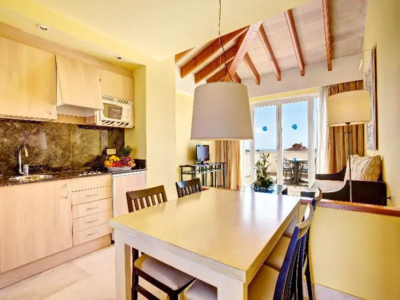 Grupotel Macarella Suites & Spa - Chambres