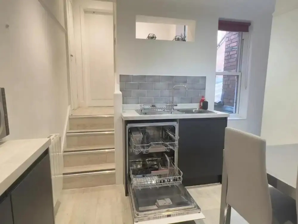Apartmentsleeps8-wifi-famillyfriendly-citycentre - фото 16