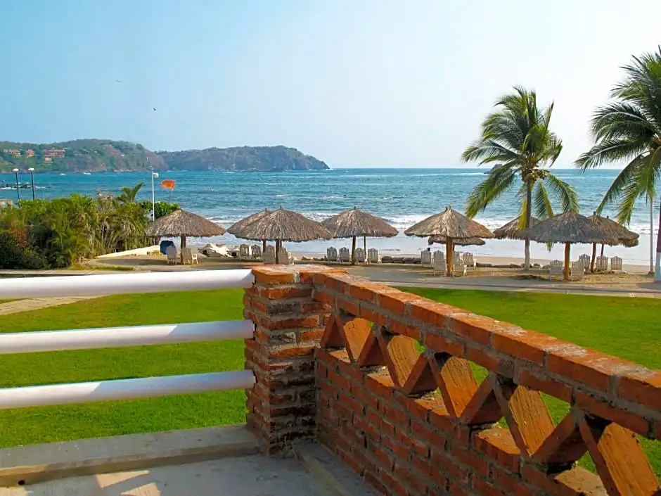 Standard Triple room with sea view