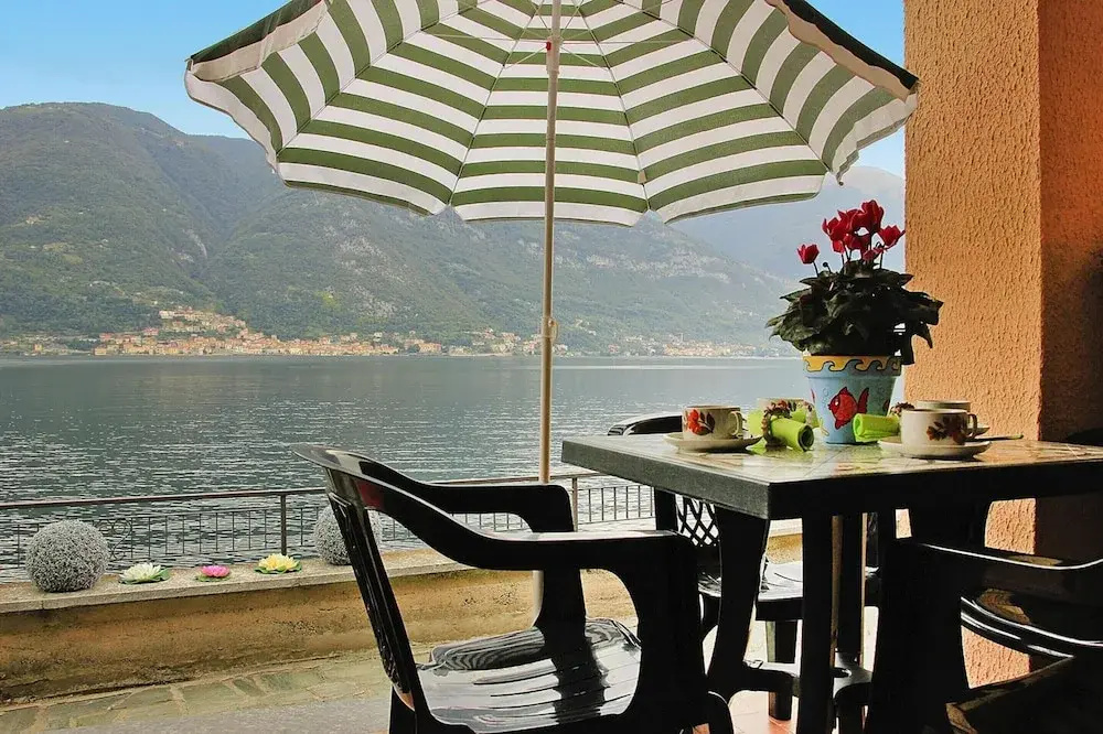 Apartment by Lake Como With Stunning Views