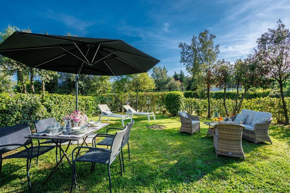 Pietro Farmhouse Apartment in Wine Resort in Lucca