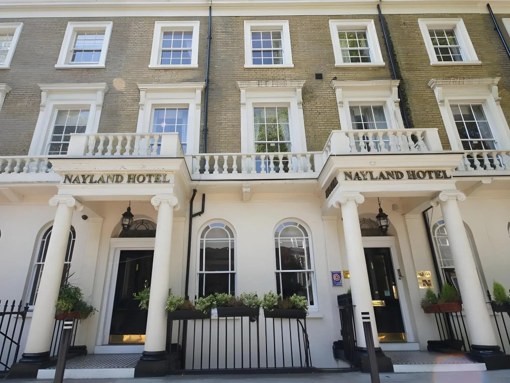 Nayland Hotel — фото