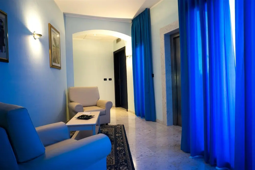 Hotel photo 12