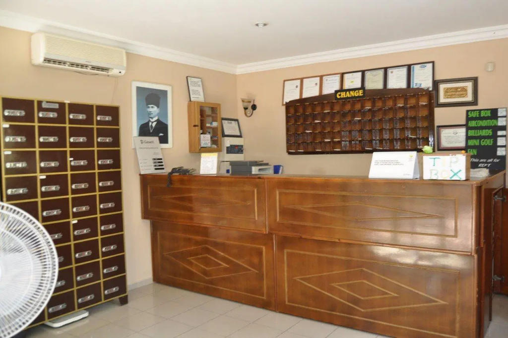 Lobby & Reception
