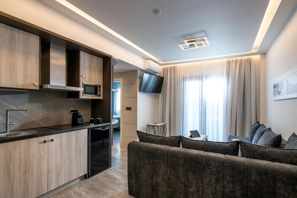 1 Bedroom Deluxe room with balcony and with pool view