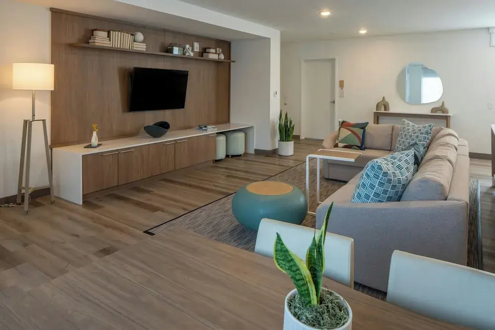 4 Bedrooms Studio