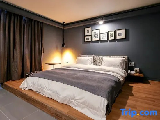 Deluxe Double Family room (full double bed)