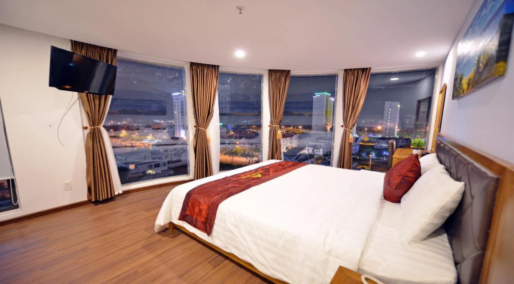 La Beach Hotel