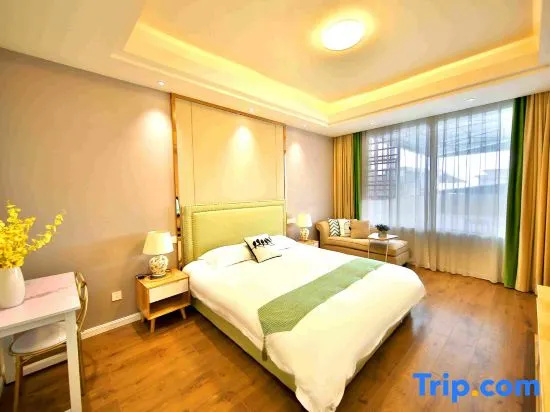 Deluxe Double room (full double bed)