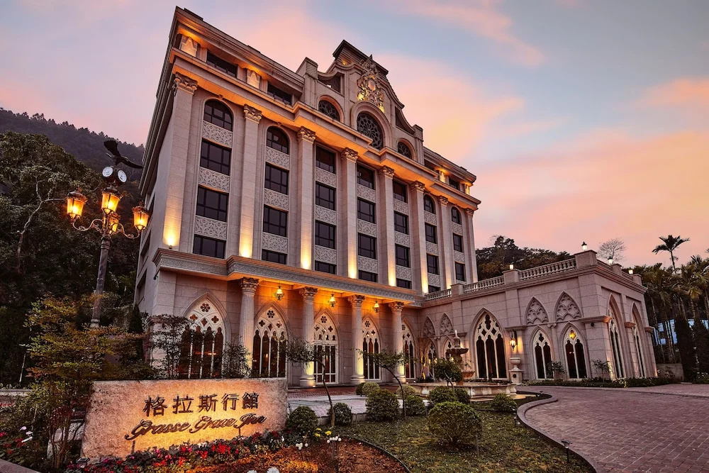 Grasse Grace Manor