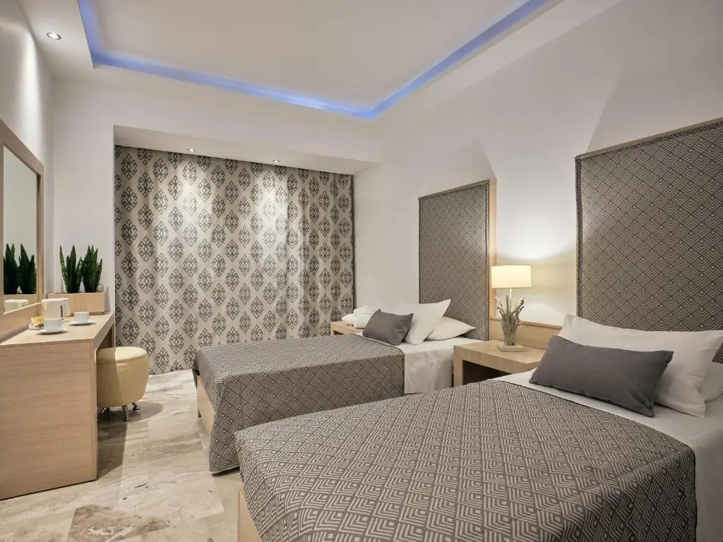 Superior Double room with garden view (full double bed)