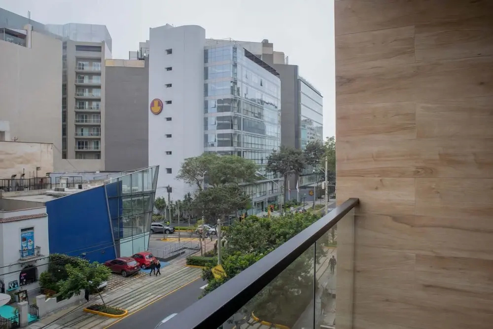 w Bright 1BR w Balcony in Miraflores