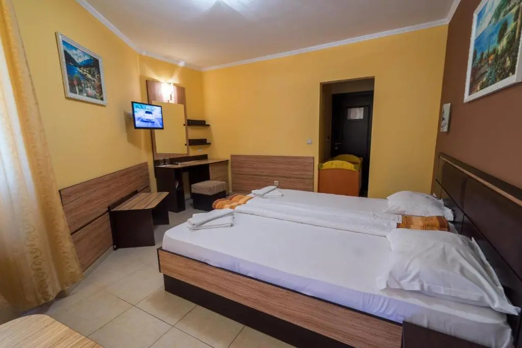 Standard Double room with balcony (full double bed)