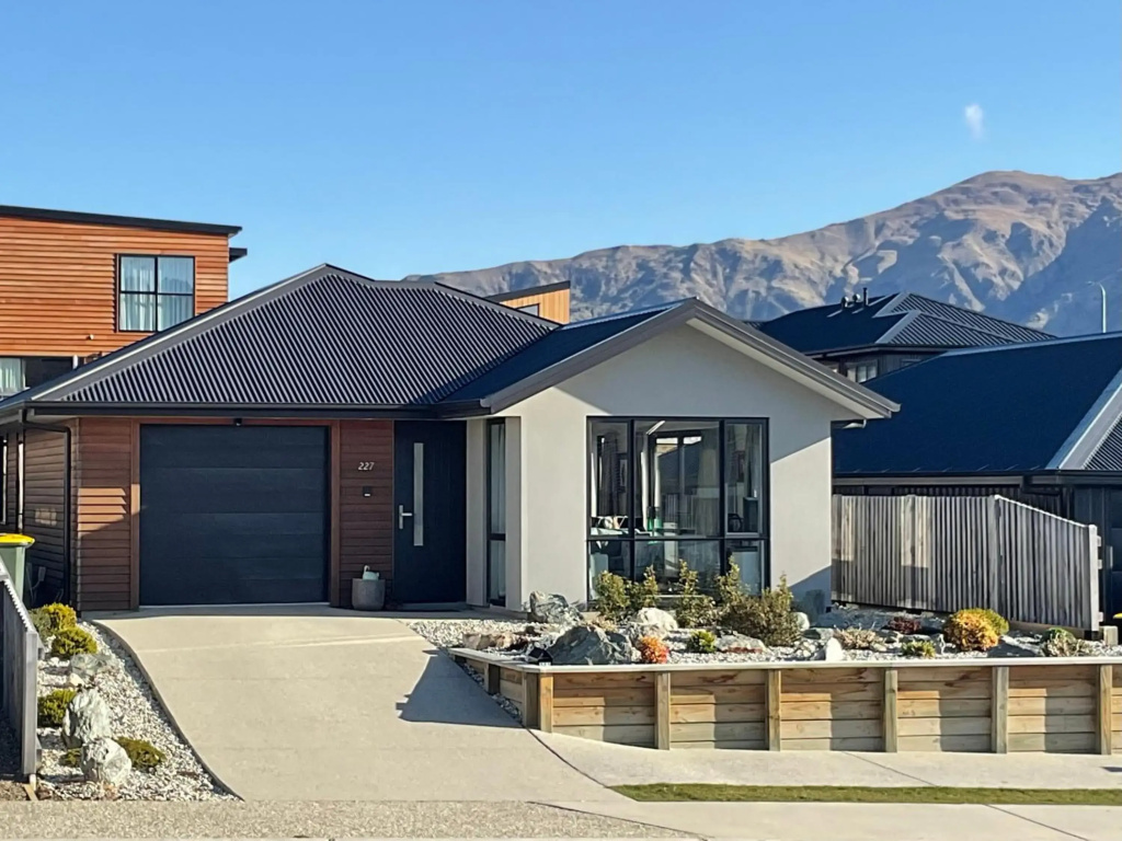 Aubrey Views - Wanaka Holiday Home