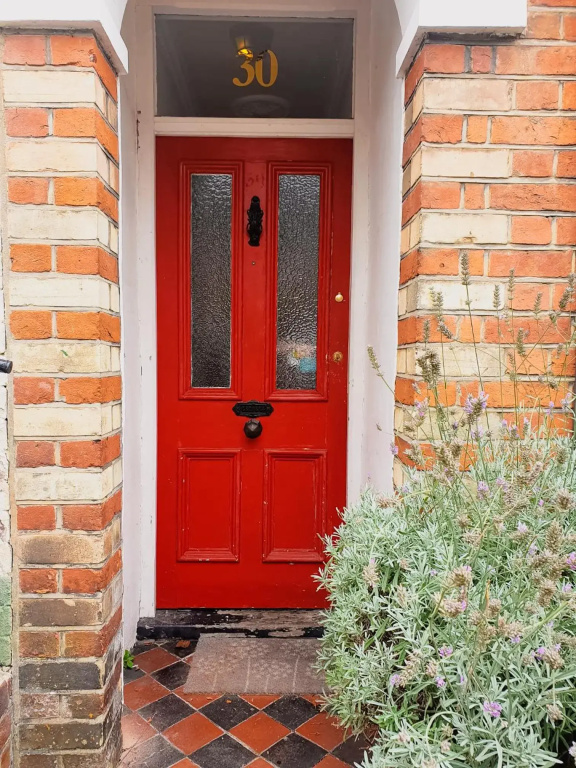 Sleeps 6 - 2 Bedroom Reading House - With WiFi, Netflix, Parking & Garden by JDF Property