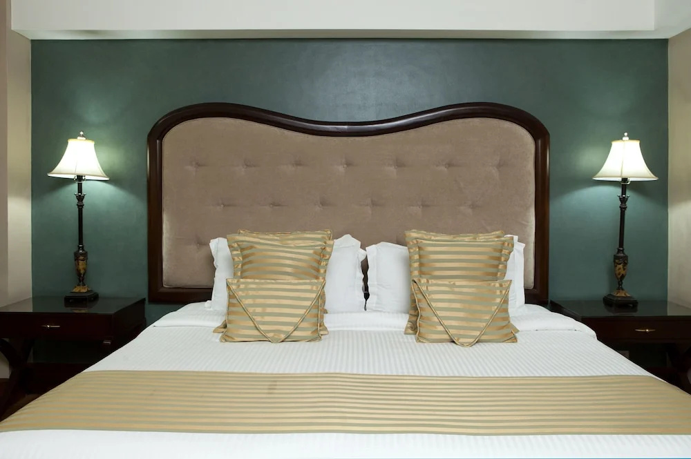 Deluxe Double room (full double bed)