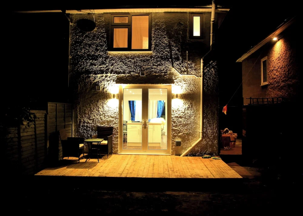 A Modern, Comfy Newly Remodeled 2bd House