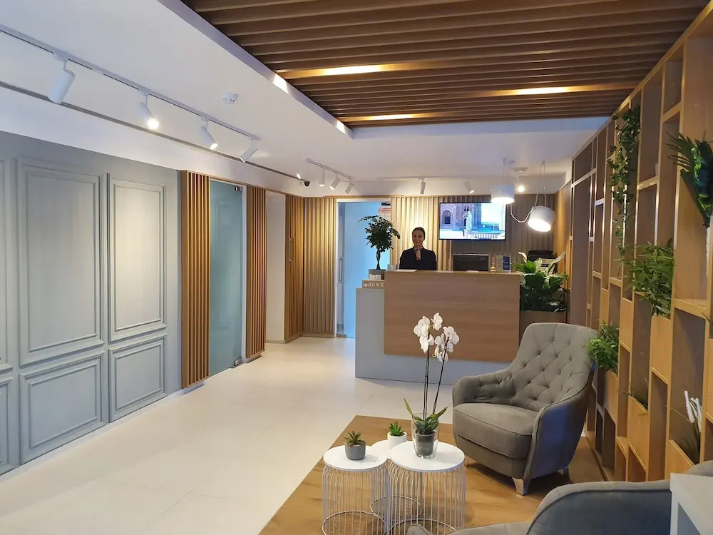 Lobby & Reception
