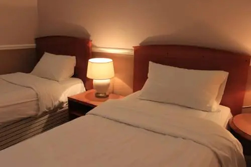 Pines Hotel Luton Airport - фото 8