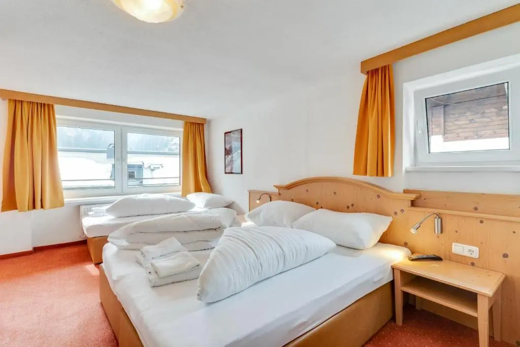 Standard Triple room with balcony