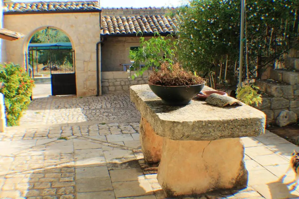2 bedrooms appartement with shared pool furnished garden and wifi at Modica