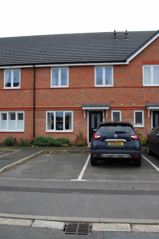 London Heathrow Living Holywell Service House A