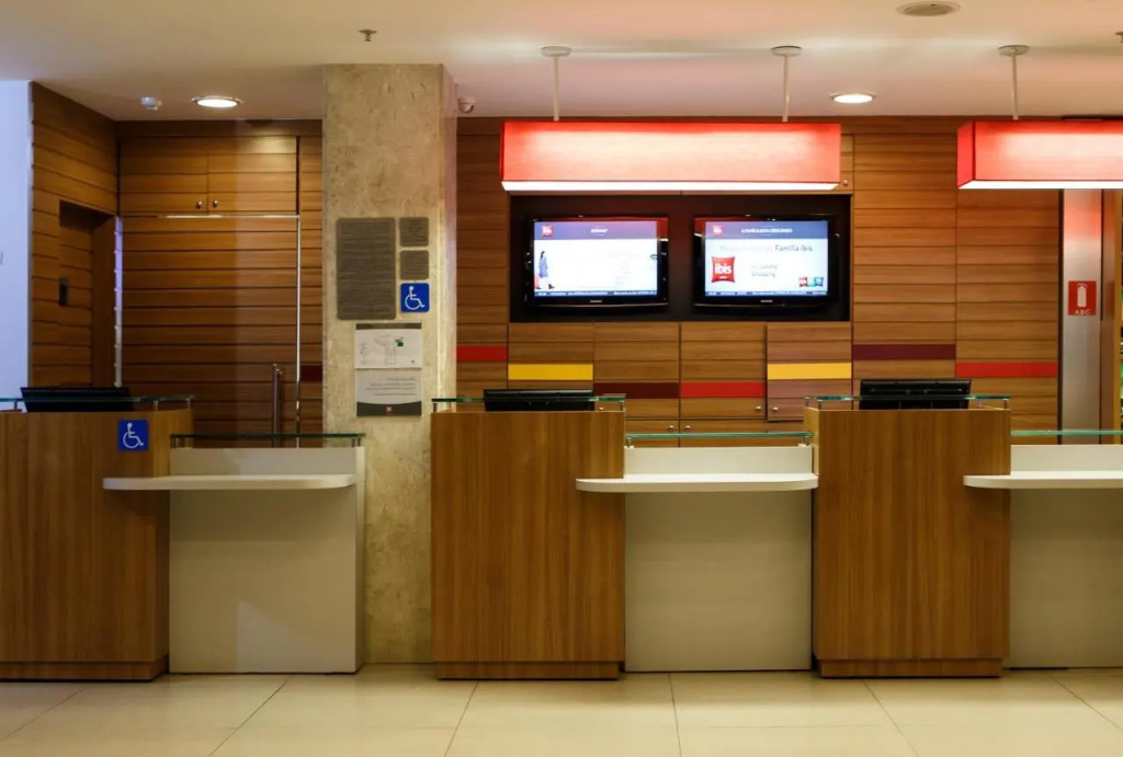 Lobby & Reception