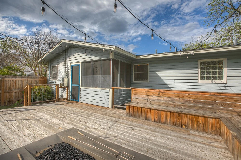 Gorgeous Bluebonnet House With Deck and Fire Pit