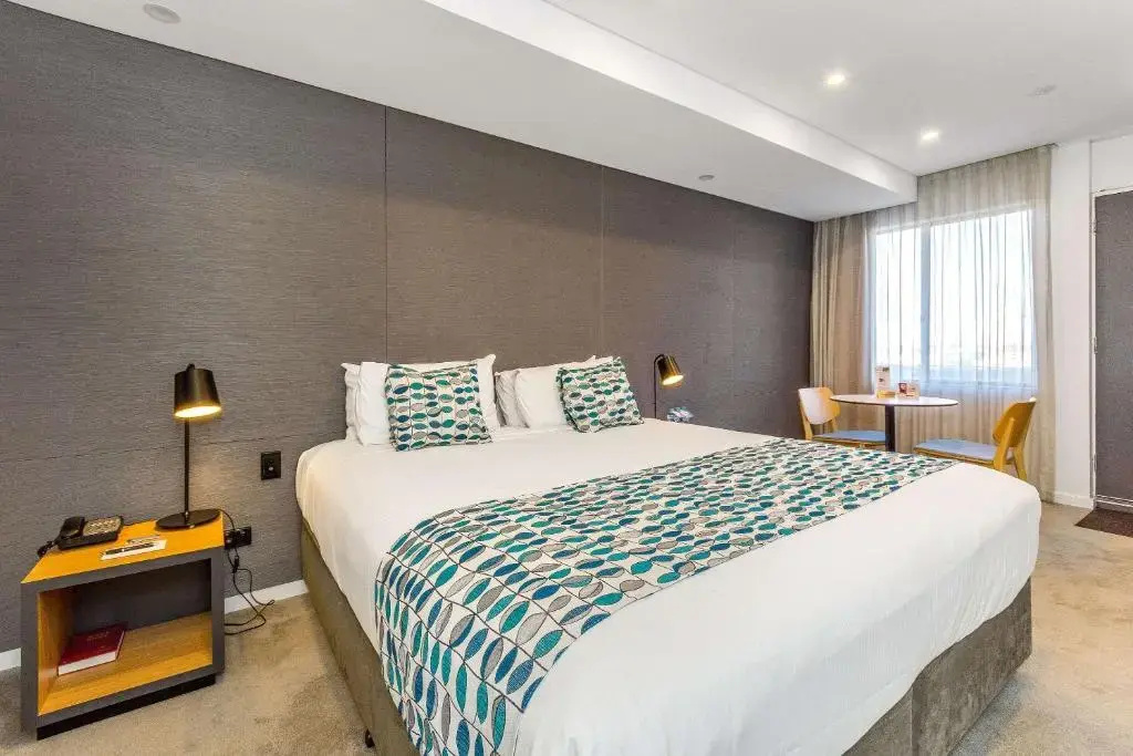 Standard Triple room with city view