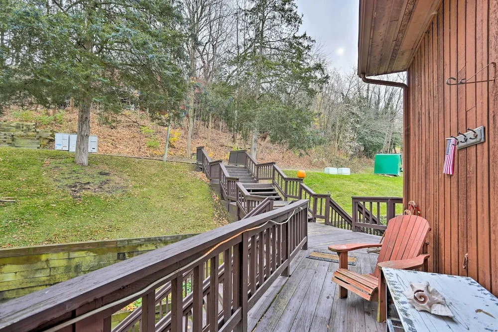Pet-friendly Townhome w/ Community Hot Tub!