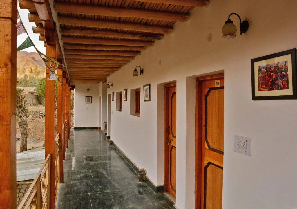 Lobby & Reception