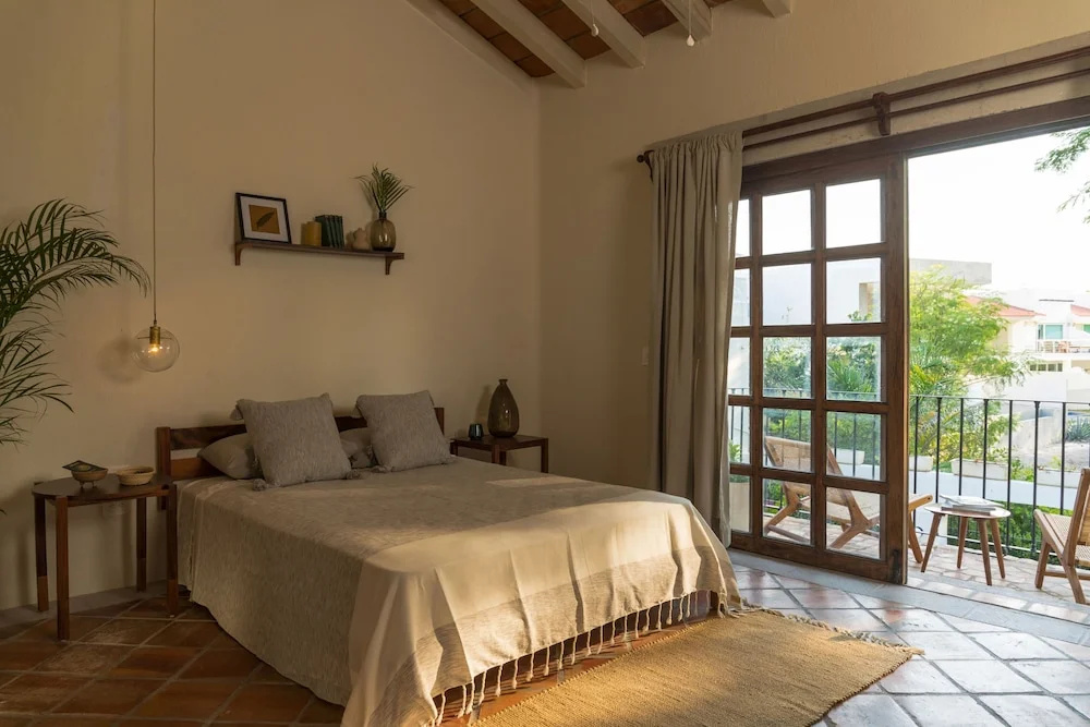 Standard Double room with balcony (full double bed)