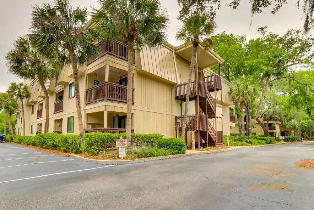Walk to Beach: Hilton Head Getaway w/ Balcony!